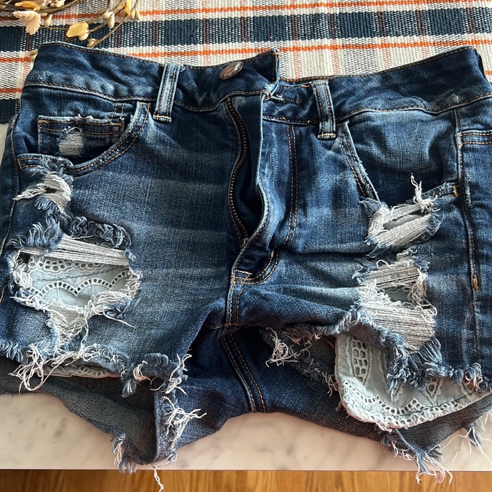 American Eagle. Size 6. Hi-ride Jean short.